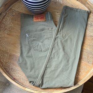 Levi's women’s olive green Straight Jeans cotton blend size W34-L32 preloved